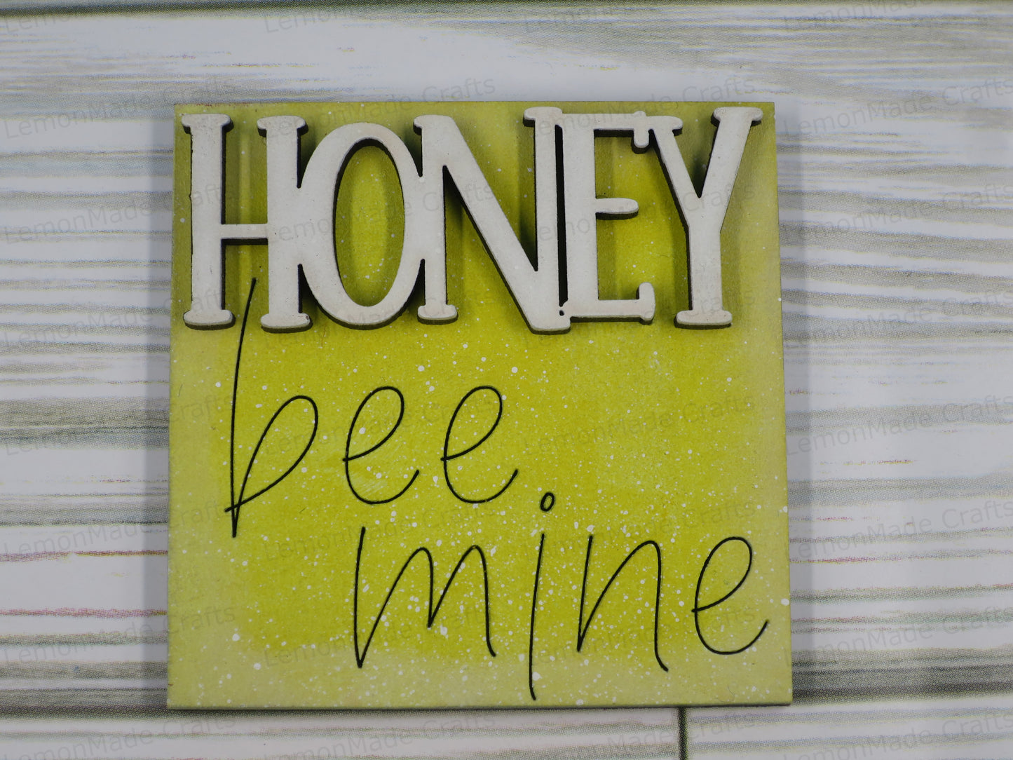 Interchangeable Mini Tile: Bee Valentine