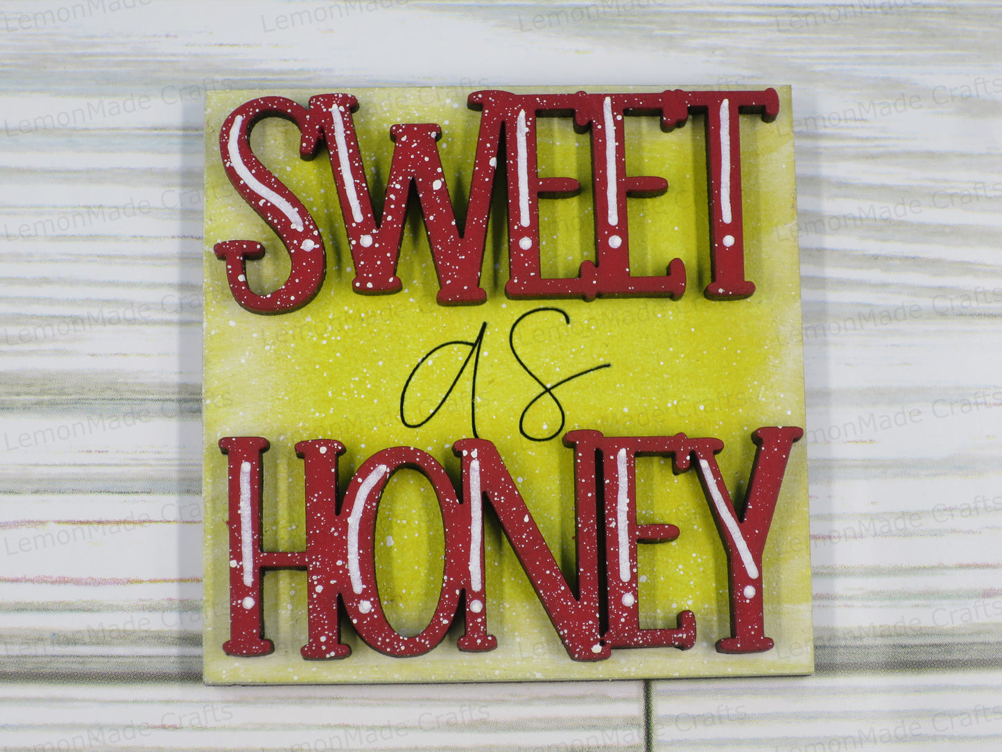 Interchangeable Mini Tile: Bee Valentine